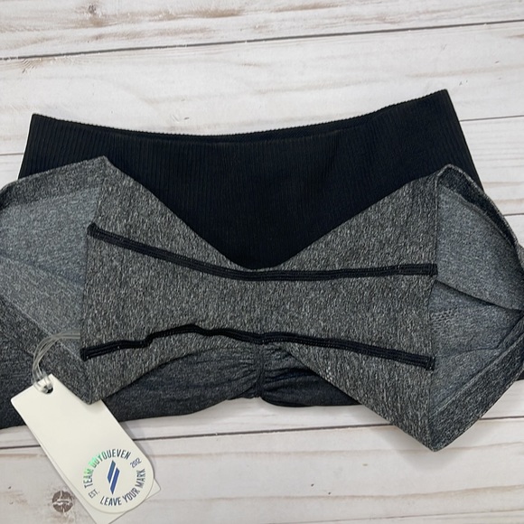 Doyoueven Ombré Scrunch Seamless Shorts - Black - Picture 9 of 11